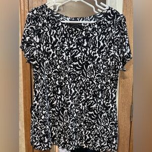 Connected Apparel Black & White Crinkle Pleated Top | Short Sleeve | Size Large